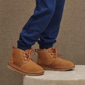 - UGG🍁🍂Neumel chestnut winter boots Sz  1 kids